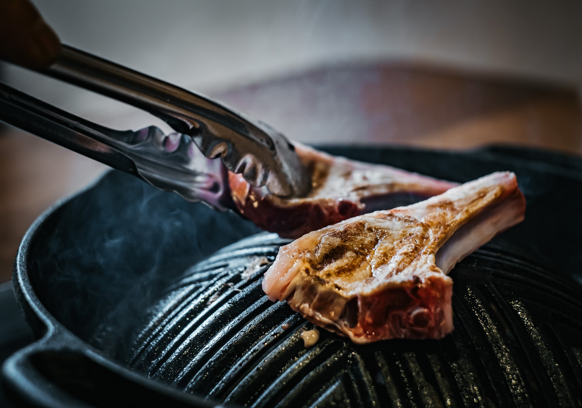 ラムチョップの炭火焼き